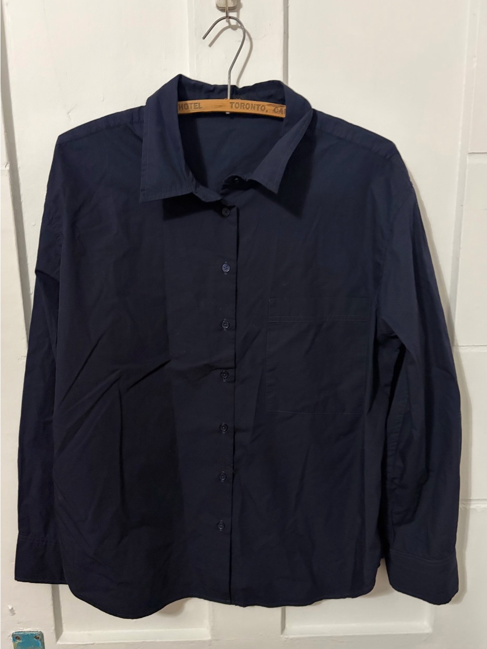 Quince 100% Organic Cotton Poplin Long Sleeve Boyfriend Shirt in Navy.